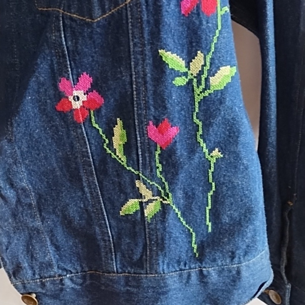 Coldwater Creek denim jacket with floral stitching. Size L - Picture 4 of 7